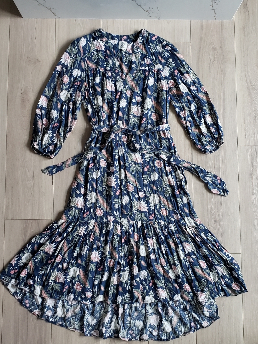 DRA Floral Midi Dress Womens Small Blue Tiered Boho Long Sleeve V Neck
Good